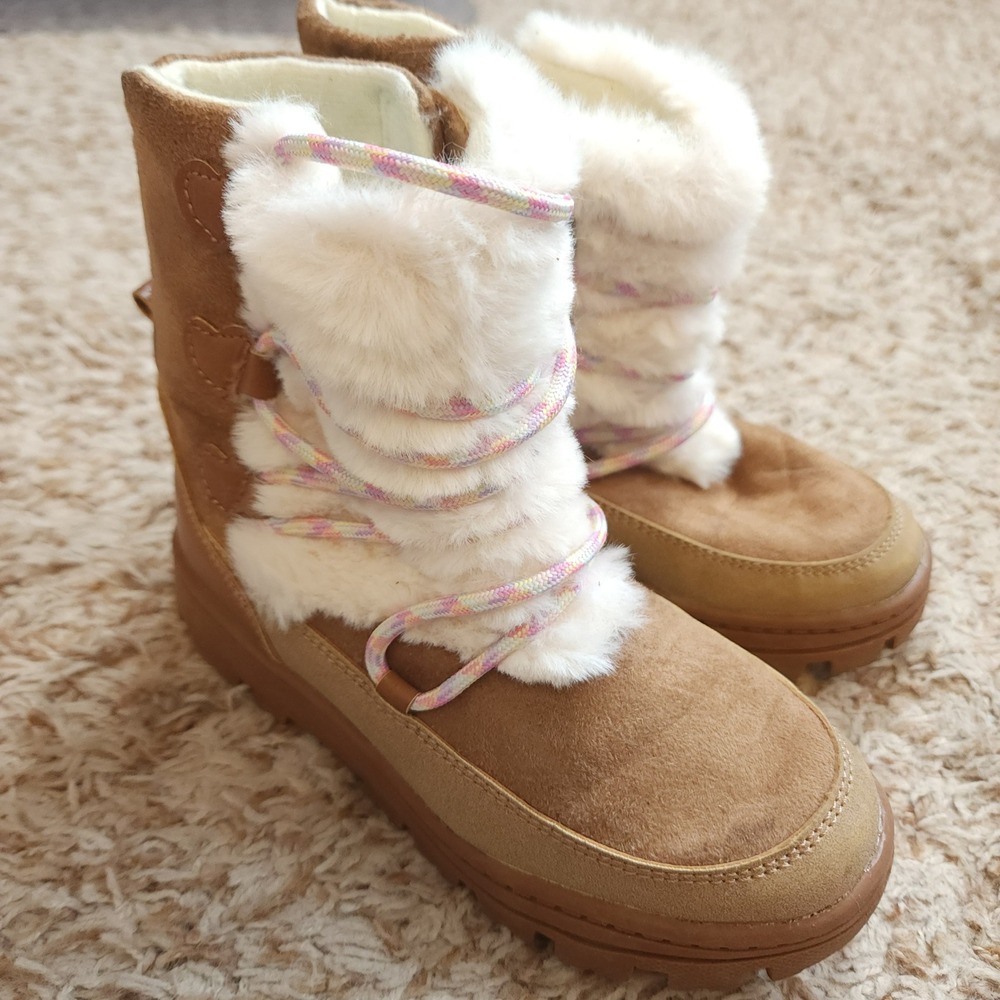 Carter's Winter Boots Girls Size 13 Brown Faux Fur Heart Trim Lug Sole